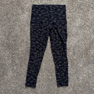 Athleta black camo leggings with pockets Size S